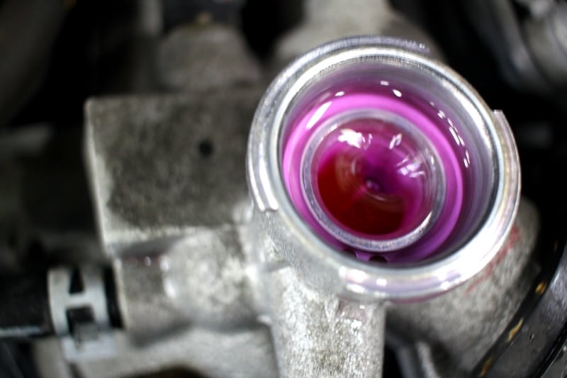 竜巻のような渦ができます