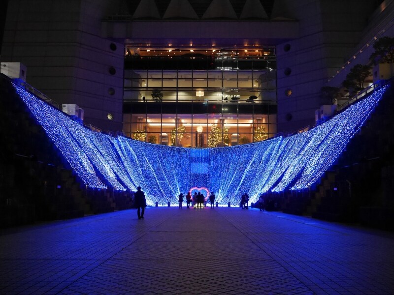 約10万球のイルミネーションが施され、180度包み込まれるようなフォトスポットに(2017年11月7日撮影)