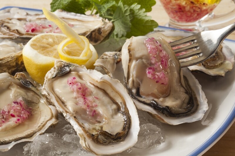 ボジョレーには旬の生ガキやサンマの塩焼きを合わせて