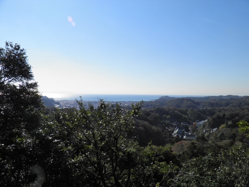 勝上献の展望台から望む海や山並み