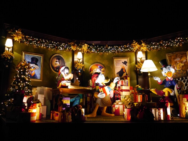 プラザのもう一つのデコレーション、夜の表情