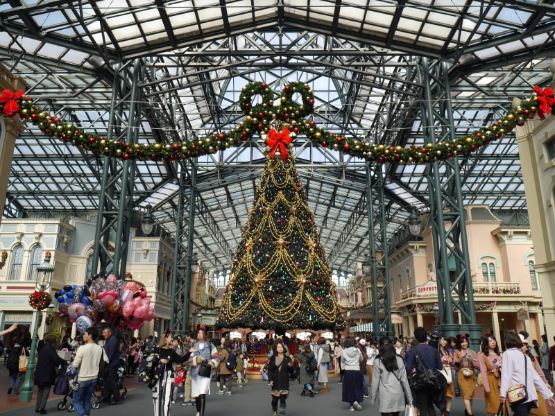 ワールドバザール中央のクリスマスツリー