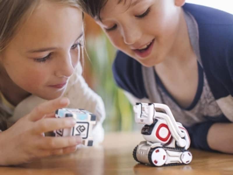 ゲームや探検、プログラミングなど、遊びのコンテンツが充実しています