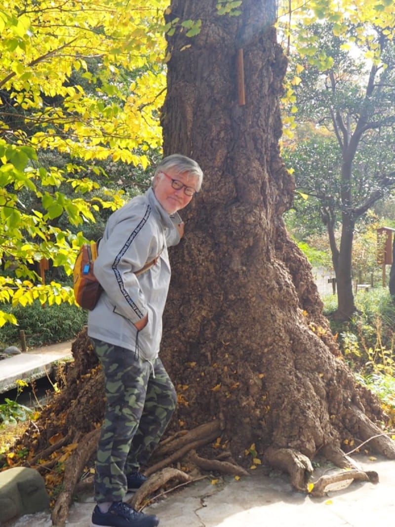 きっと長い年月、ここに立っているのだろう