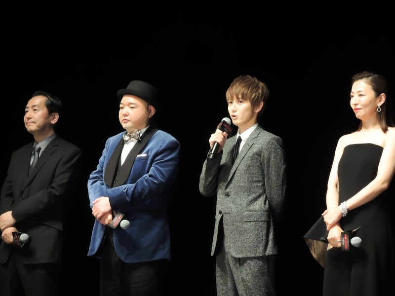 左から曽利文彦監督、内山信二さん、本郷奏多さん、松雪泰子さん