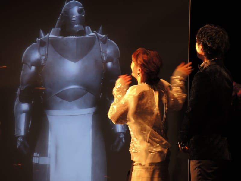 ホログラムで登場したアル(エドワード・アルフォンス)。キャストたちと息の合ったかけあいを見せた