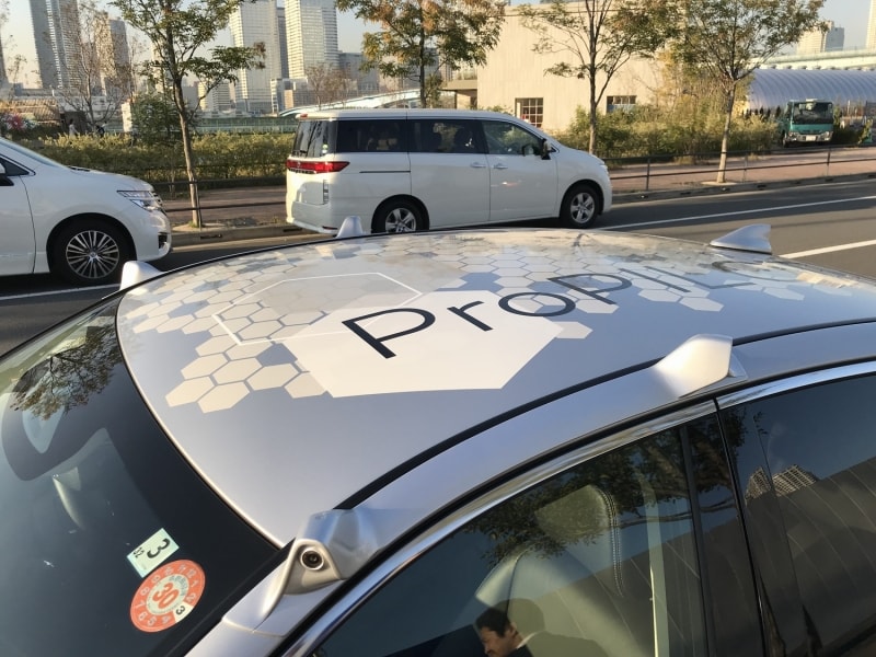 車両上部。ProPILOTの表記とともに、カメラやセンサーと思われるものが複数付いているのが分かる