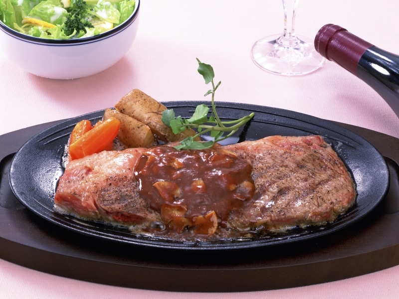 クレソン,付け合わせ,ステーキ,対比,うま味