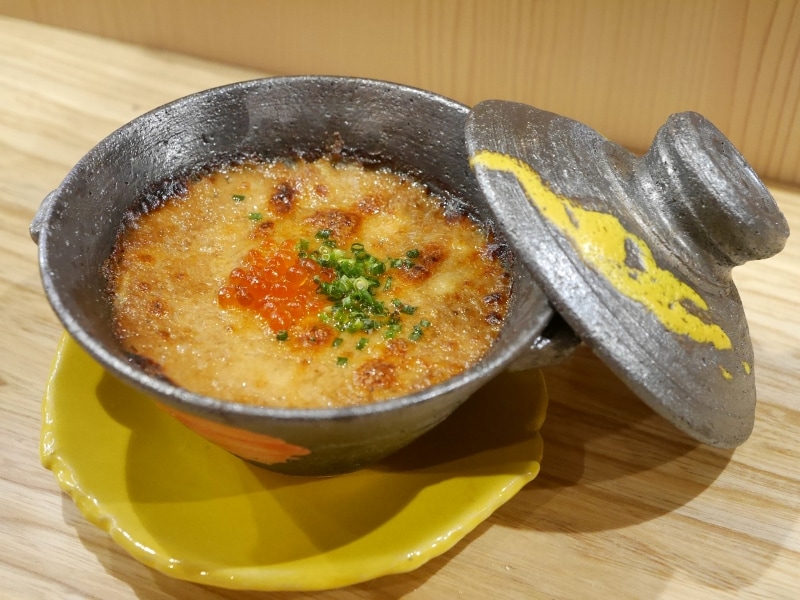 「海鮮土鍋グラタン（980円）」料理もおいしいので日本酒が飲めない方も飲める人と一緒に訪れてみては（2017年11月17日撮影）