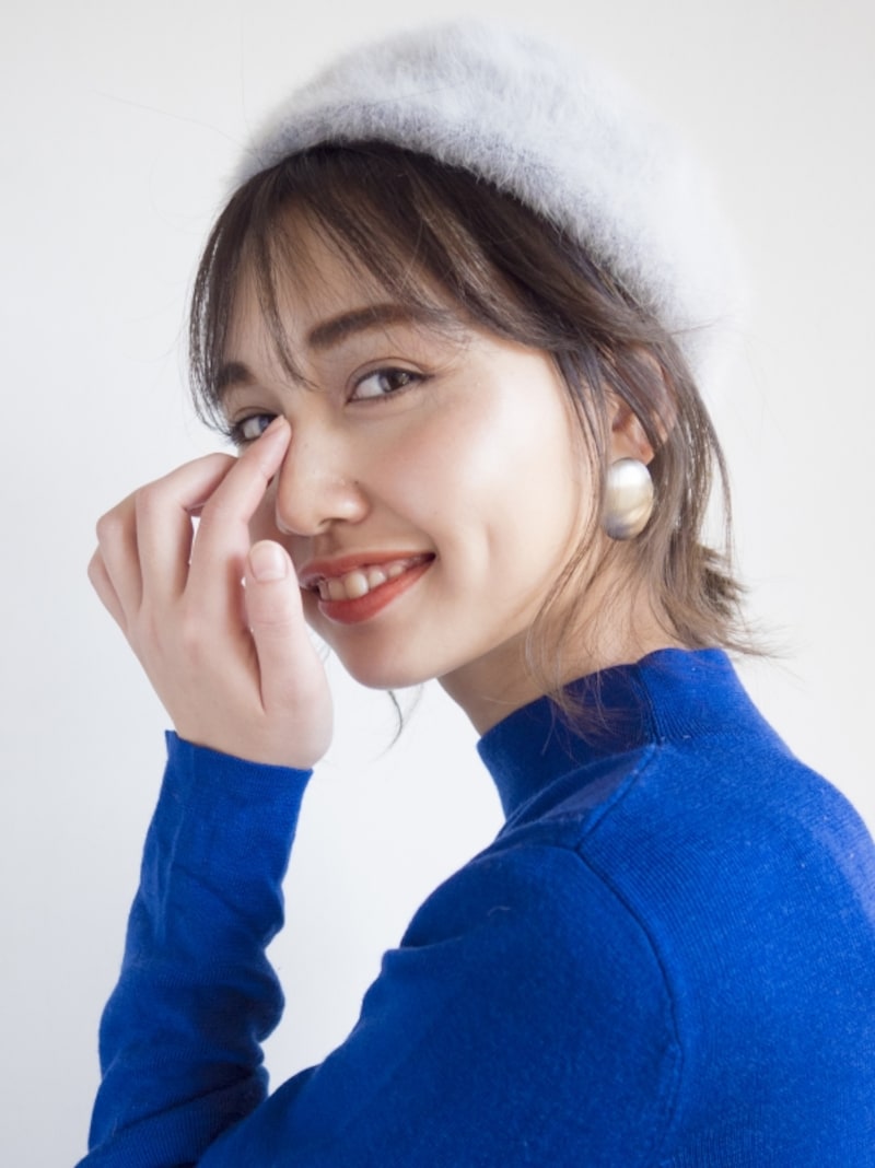 耳の上部分に髪がかかるようにするのがポイント!