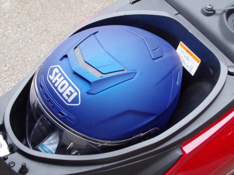 Mサイズのヘルメットがギリギリ納まった