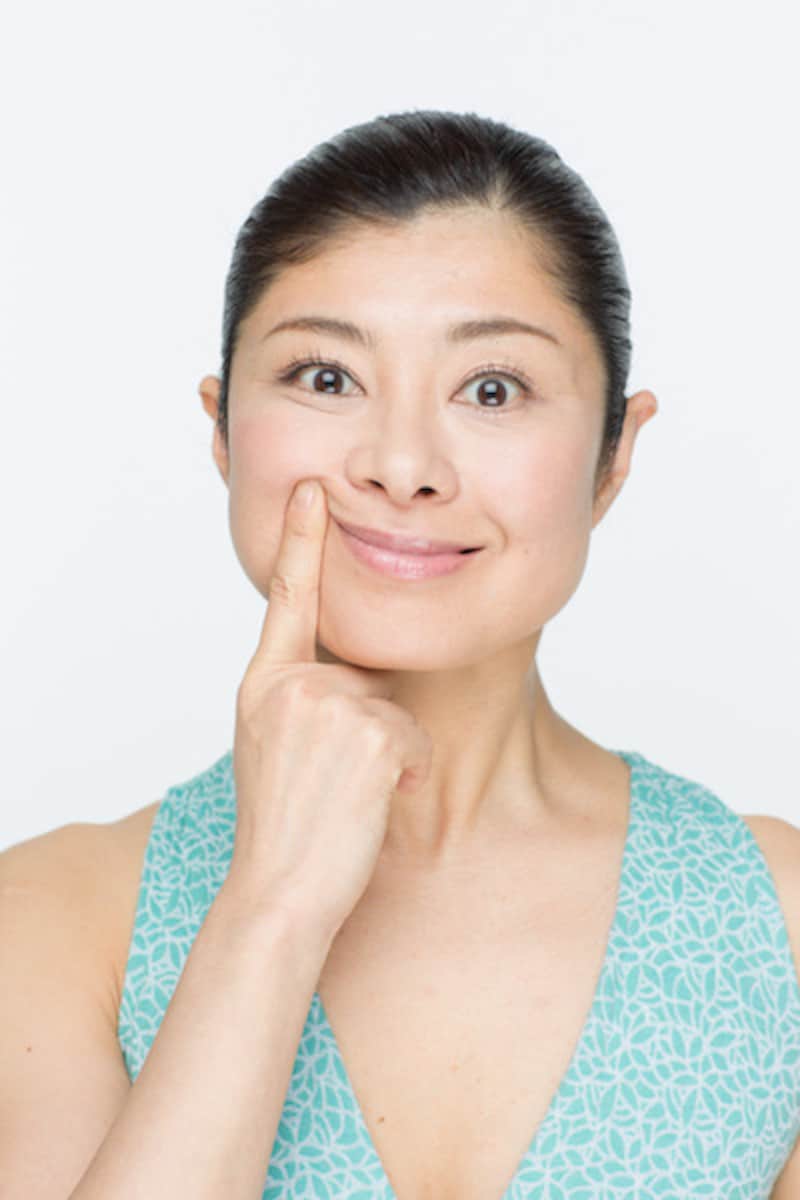 自然な笑顔の作り方、ポイントは頬と口角