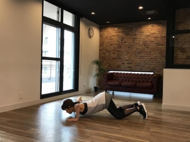 腰を反ると腰を痛めてしまいます。