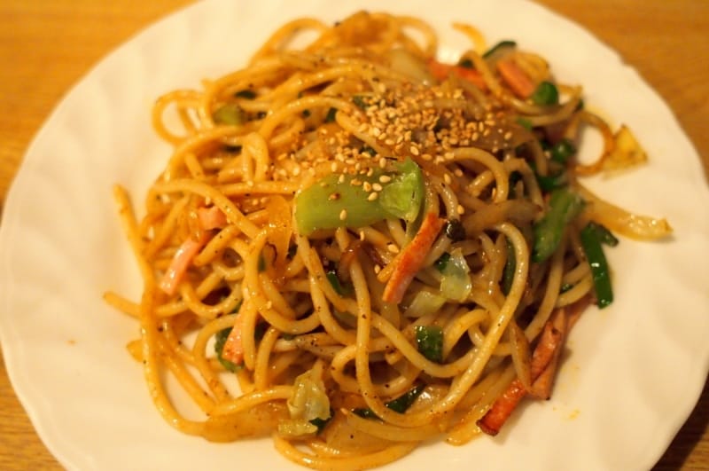 具だくさんでスパイシーなスパゲティ