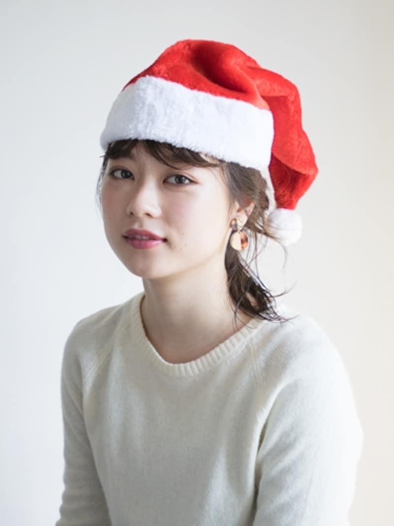 クリスマスパーティーにおすすめの帽子ヘアアレンジ