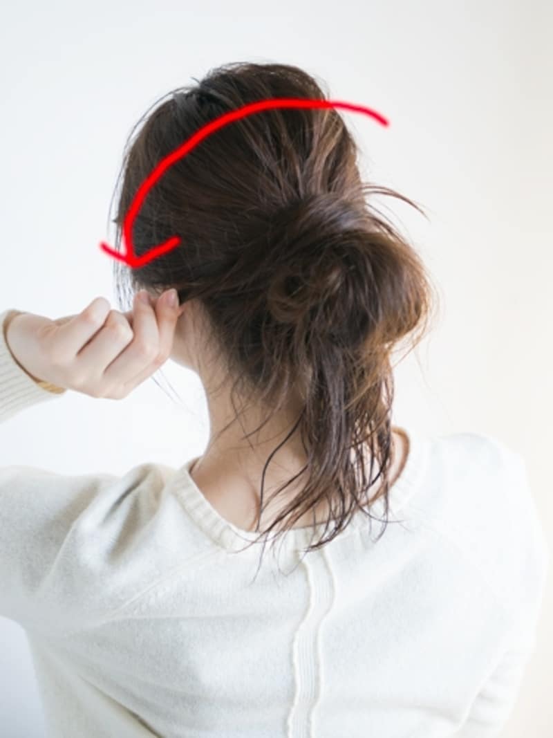 結び目を隠すように巻きつける