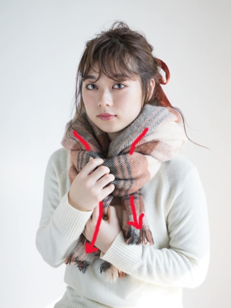 下から引っ張るようにして入れ込む