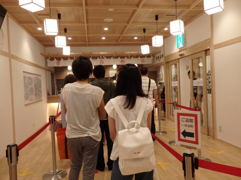 温浴施設「祭の湯」のフロント