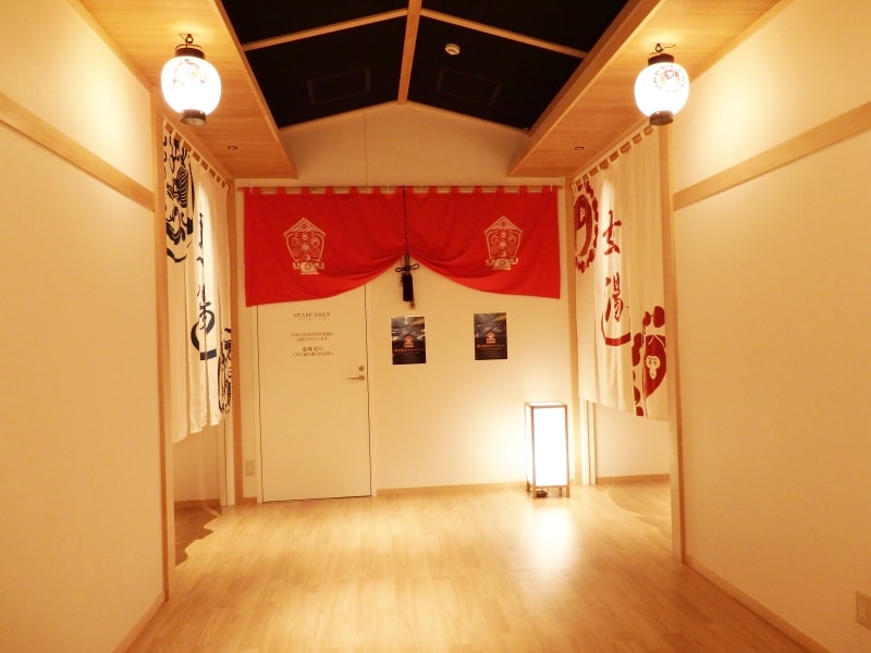 温浴施設「祭の湯」の内湯の入口