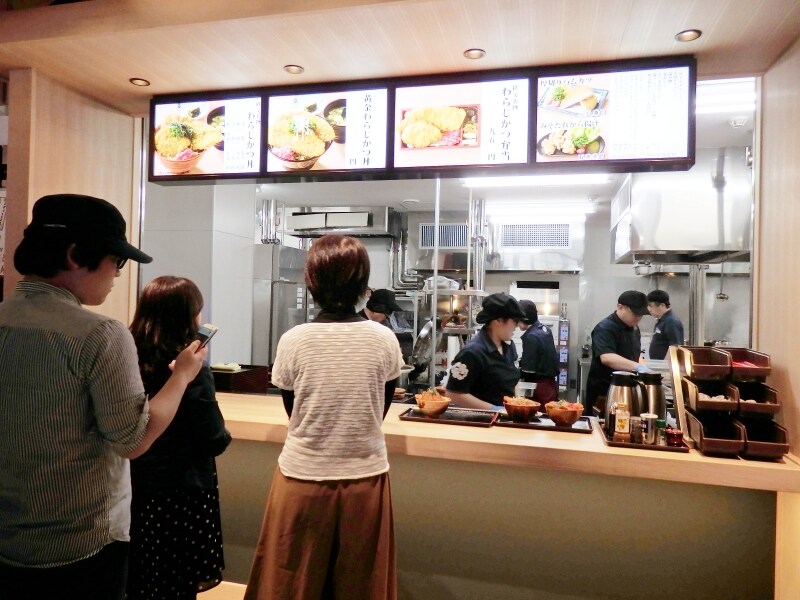 「わらじかつ丼」が人気の秩父わらじかつ亭