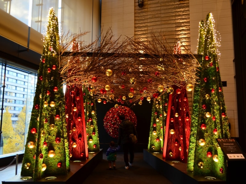 新丸ビルの“Blooming Arch”