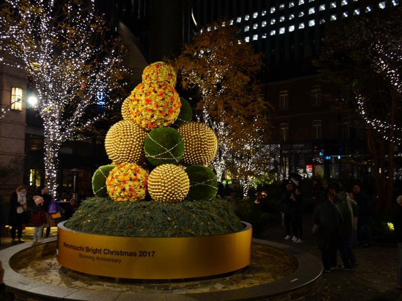 丸の内パブリックスクエアの“BloomingundefinedBubbles”