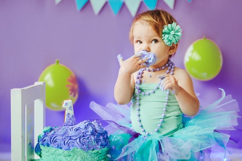 アメリカで始まった1歳の誕生祝い「スマッシュケーキ」