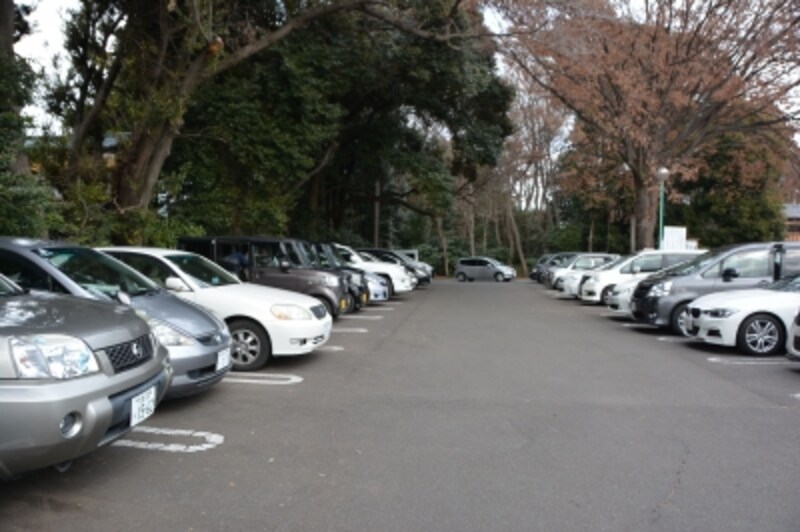 参拝者用駐車場（2015年1月2日10:25）