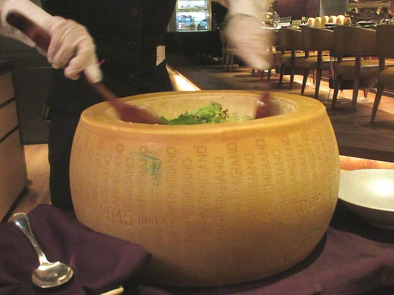 浅草ビューホテル薪火「国産新鮮野菜のパルメザンチーズであえたシーザースサラダ風」