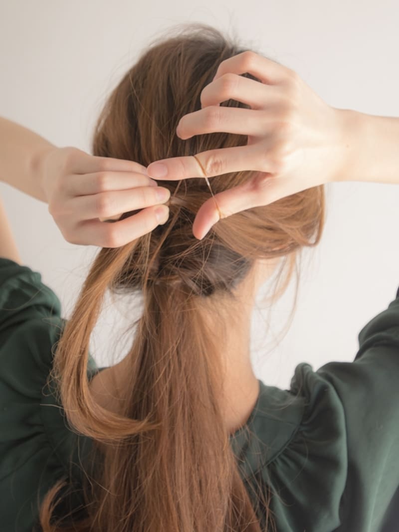 サイドの髪を中央で結んでくるりんぱ