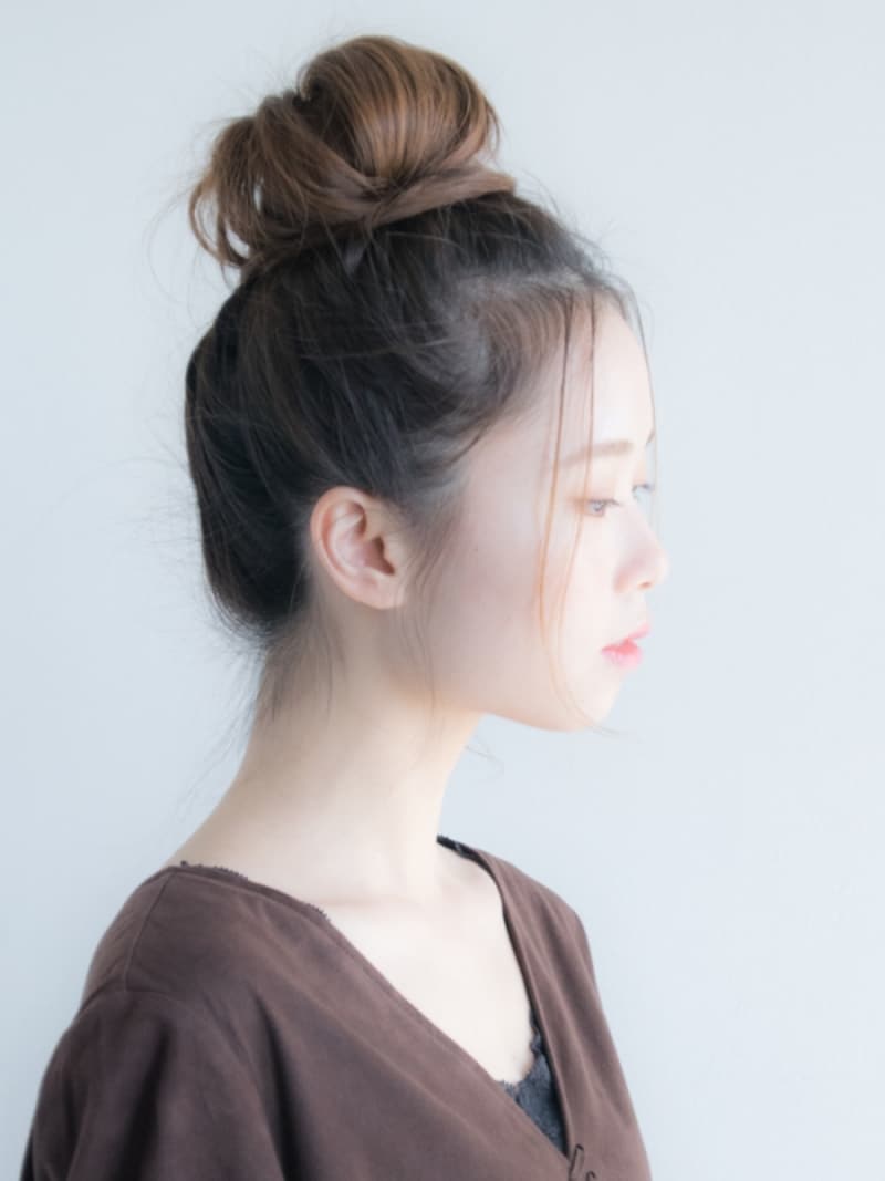 高めの位置は若々しく見せる効果も！