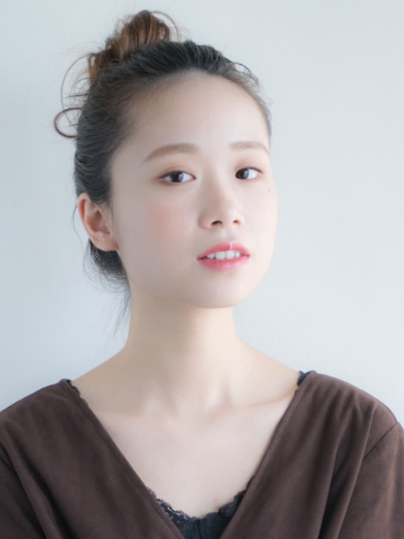 大胆におでこを見せる事で大人キレイな印象に