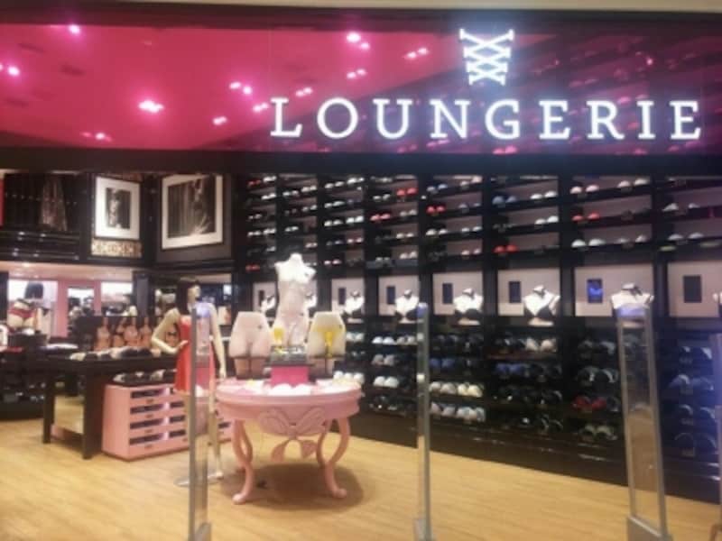 ショッピングセンター内のLOUNGERIEショップ