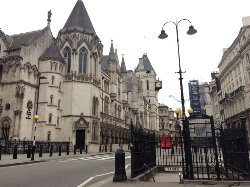 ロンドン、王立裁判所前の地下公衆トイレ