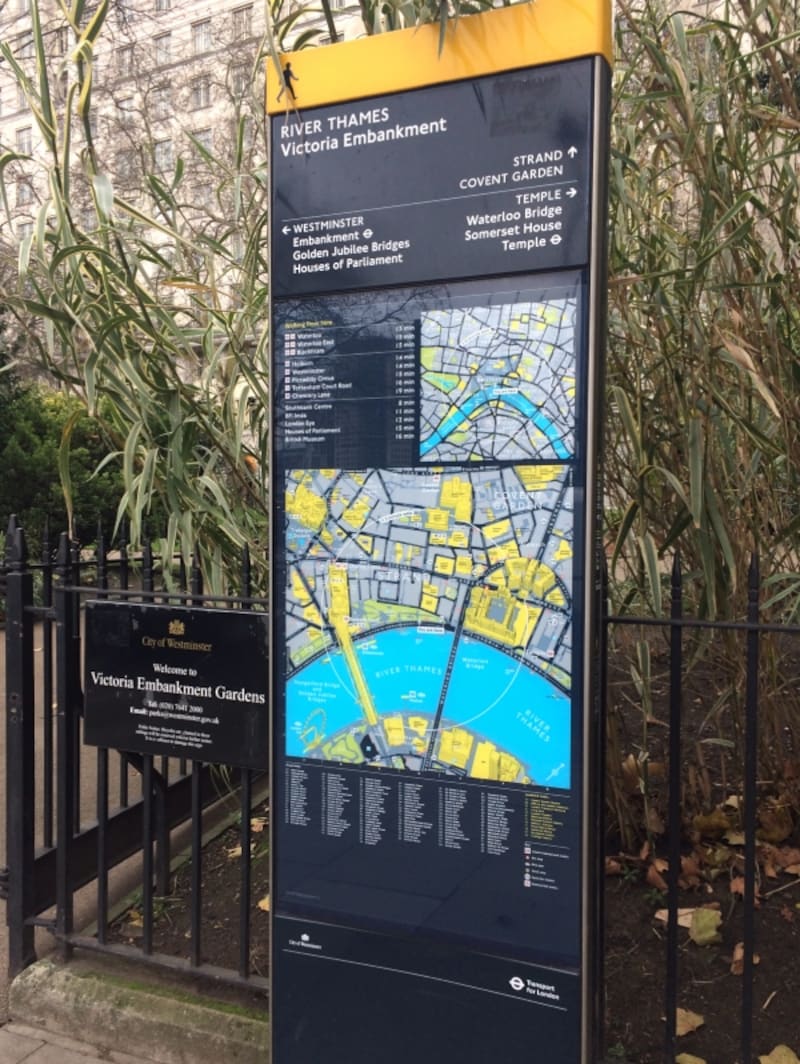 ロンドン、周辺地図の案内板