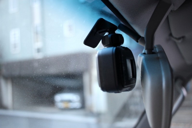 ルームミラーの操作の妨げにならないようにしましょう