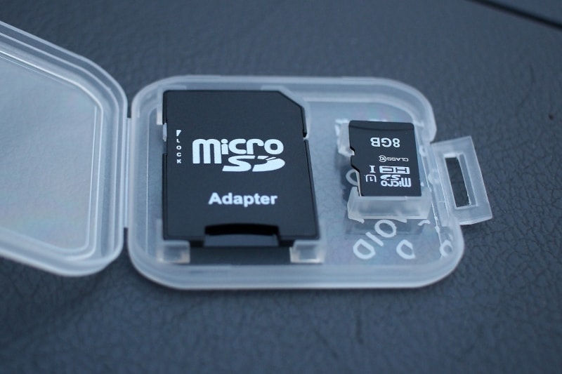 ドライブレコーダーで録画した映像を保存できるカードです。