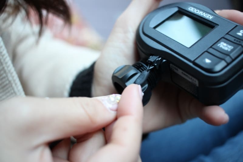 ワンタッチで簡単に差しこめます