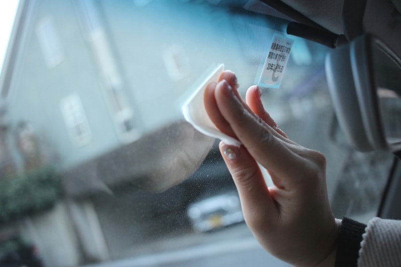 このとき、手の油分などが付かないように注意して下さい