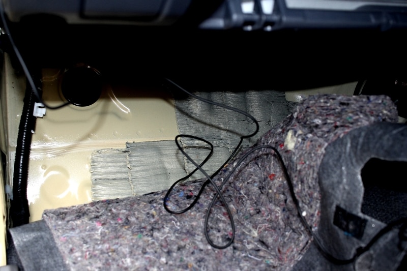 収納することでコードが、かなり目立たなくなりました。