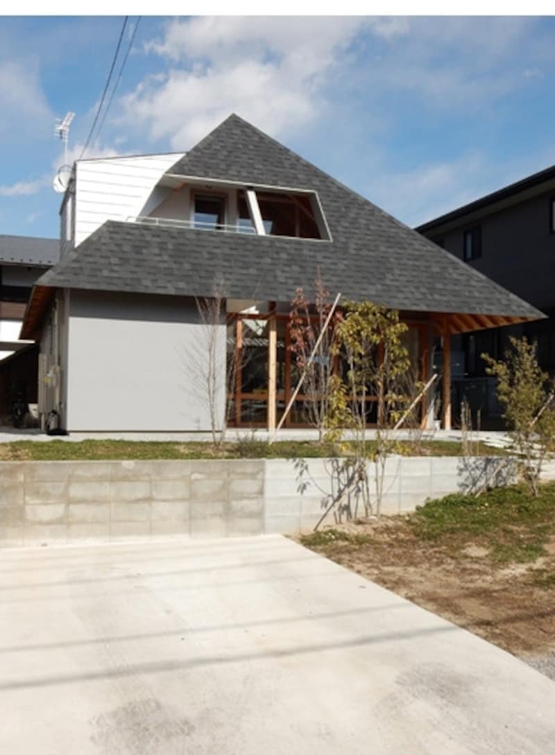 大屋根の下に広がる開放的な暮らし ナガレノイエ 建築家 設計事務所 All About 大屋根の下に広がる開放的な暮らし ナガレノイエ 建築家 設計事務所 All About