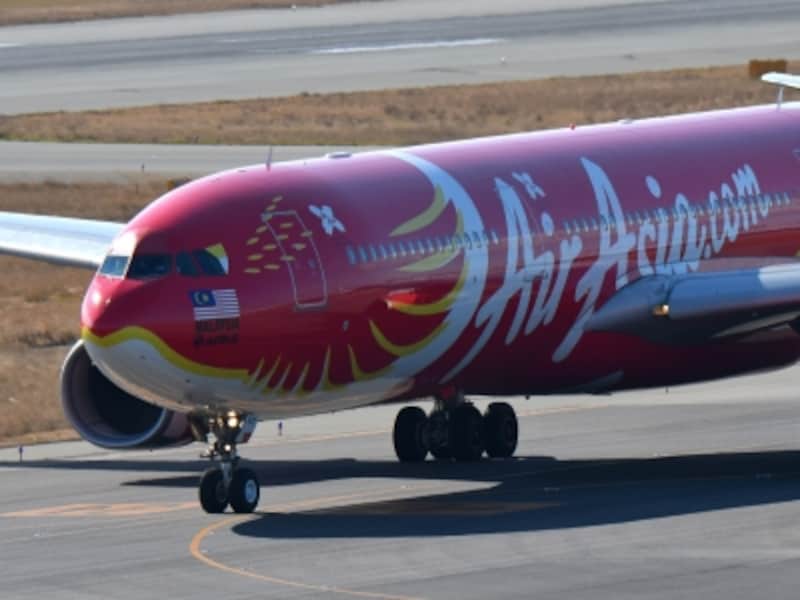 日本からハワイへLCCの直行便を初めて就航したエアアジアX。特別な塗装を施した機体デザインが多いのも特徴です