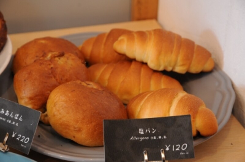 くるみあんパンと塩パン