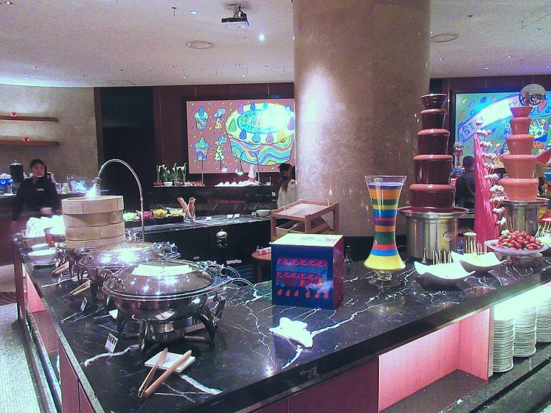 マーブルラウンジ アイランド型のブッフェ台