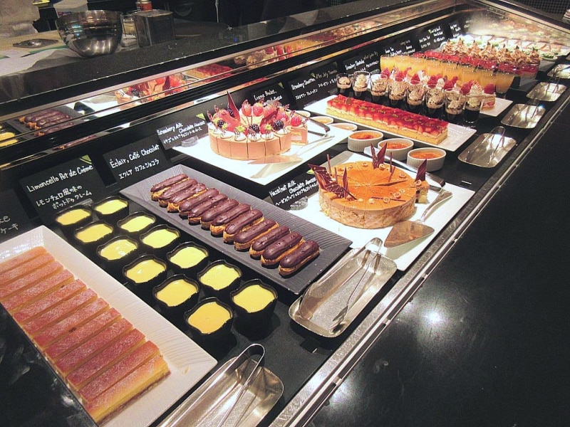 ザ・テラス デザートアトリエのブッフェ台