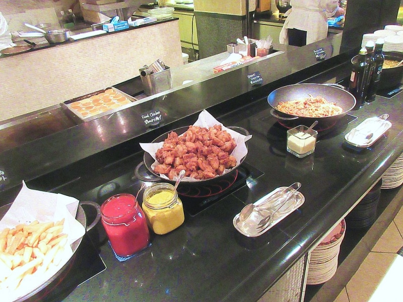 ザ・テラス 軽食のブッフェ台