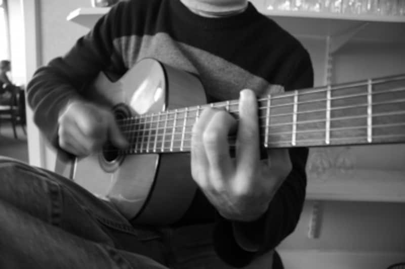 ギターの構え方、コードの押さえ方の基本をマスター！ [ギター] All About