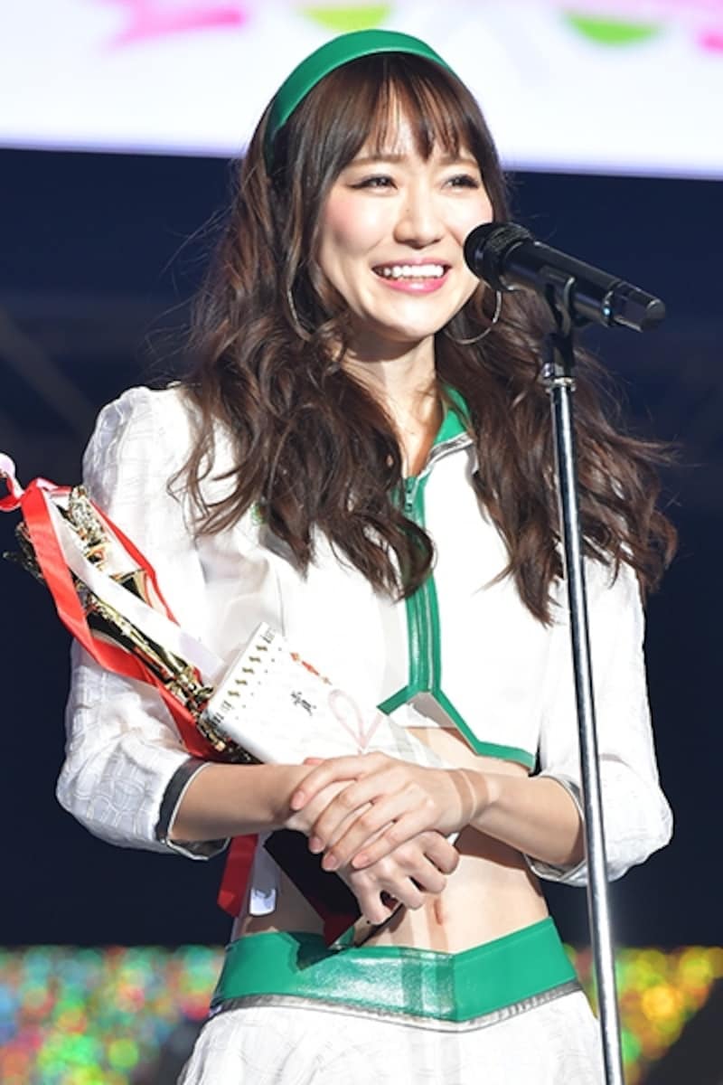 レースクイーン大賞を受賞した小越しほみさん