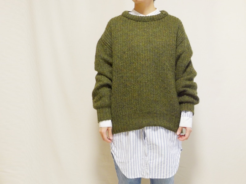 シャツワンピースと重ねる