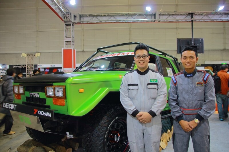 サーフをランクル風にカスタムしたというユニークな発想。